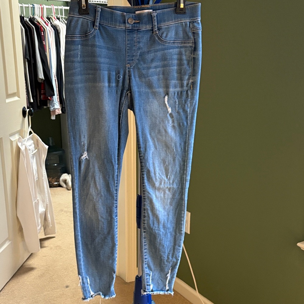 LC Lauren Conrad Light Blue Distressed Ankle Jeans